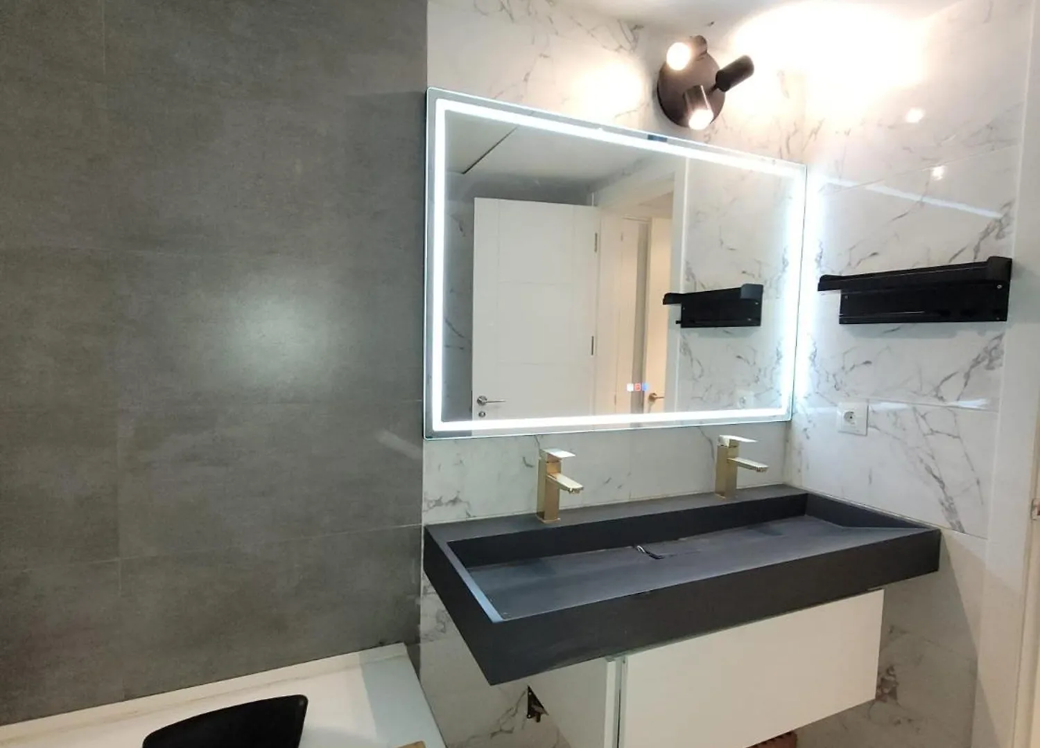 Oasis Apartment With 2 Bedrooms In Jardines Del Puerto Marbella