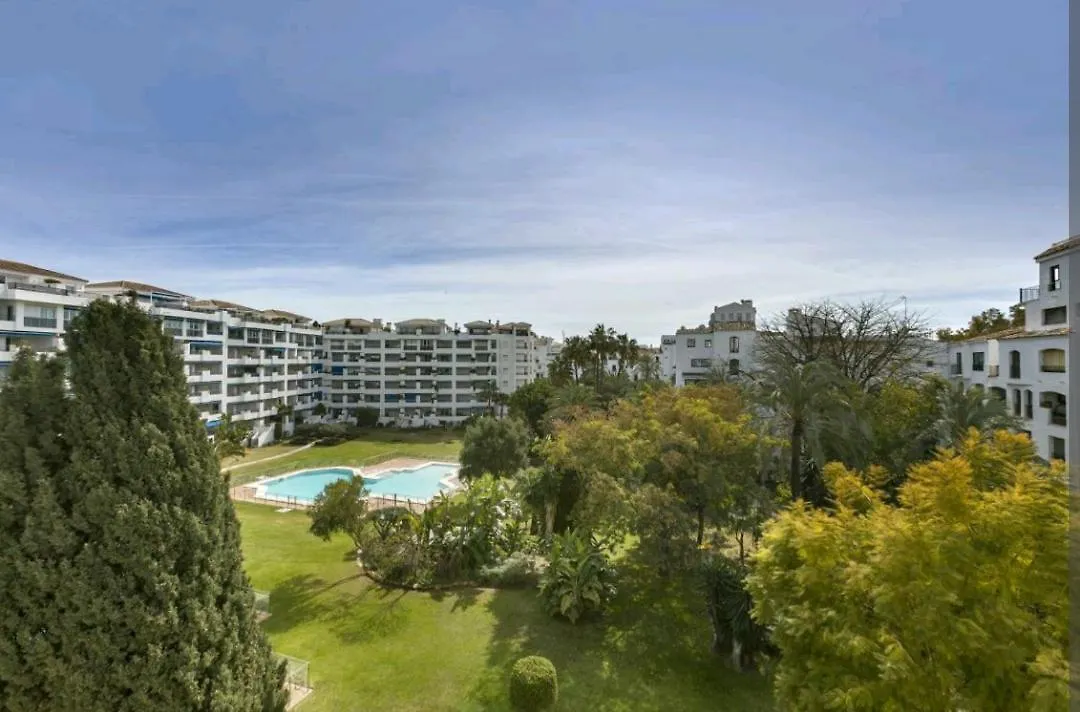 Oasis Apartment With 2 Bedrooms In Jardines Del Puerto Marbella