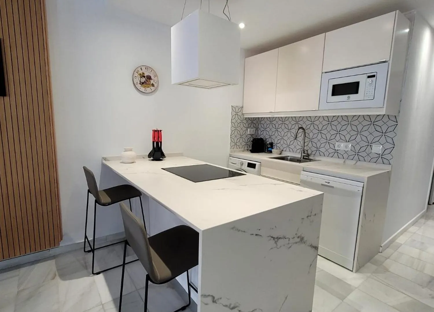Oasis Apartment With 2 Bedrooms In Jardines Del Puerto Marbella